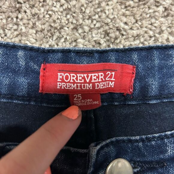 Forever 21 Women’s Size 25 Dark Denim Shorts - Picture 4 of 7